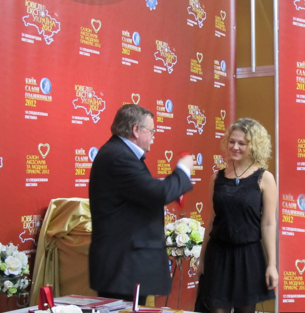 Valentin Skurlov presenting the award to the designer, Jeweler Expo Ukraine 2012